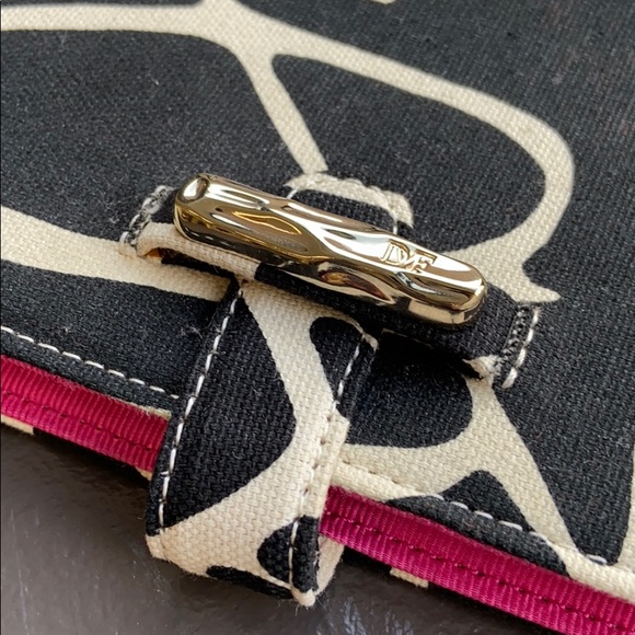 DVF garden animal E-reader Case - Picture 5 of 5